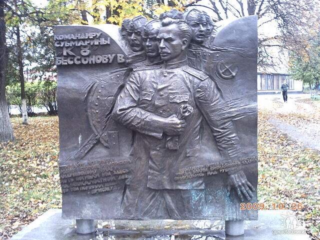  В центре г. Льгова был открыт памятник В.Б. Бессонову работы скульптора В. И.  Бартенева