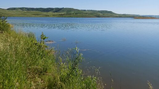 У воды