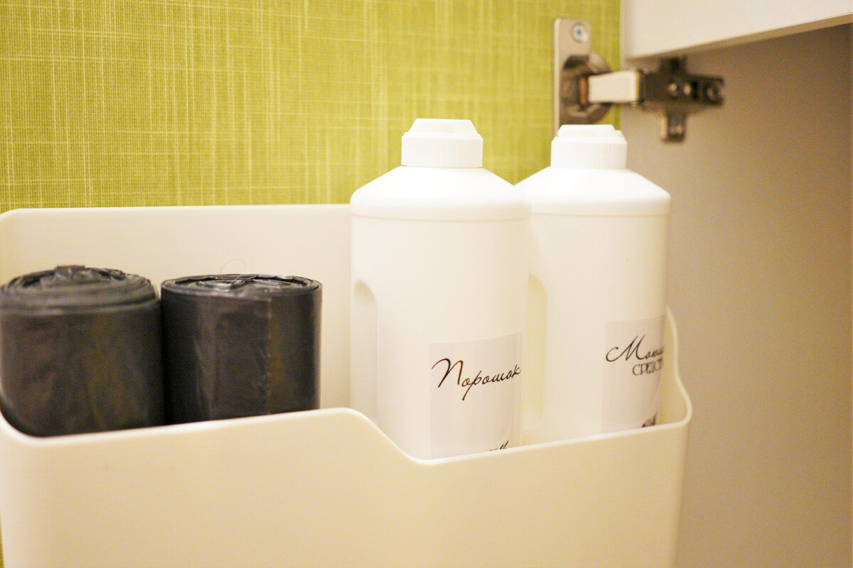 Пока мусорные мешки черные, в ближайшем будущем планирую заменить их на белые.