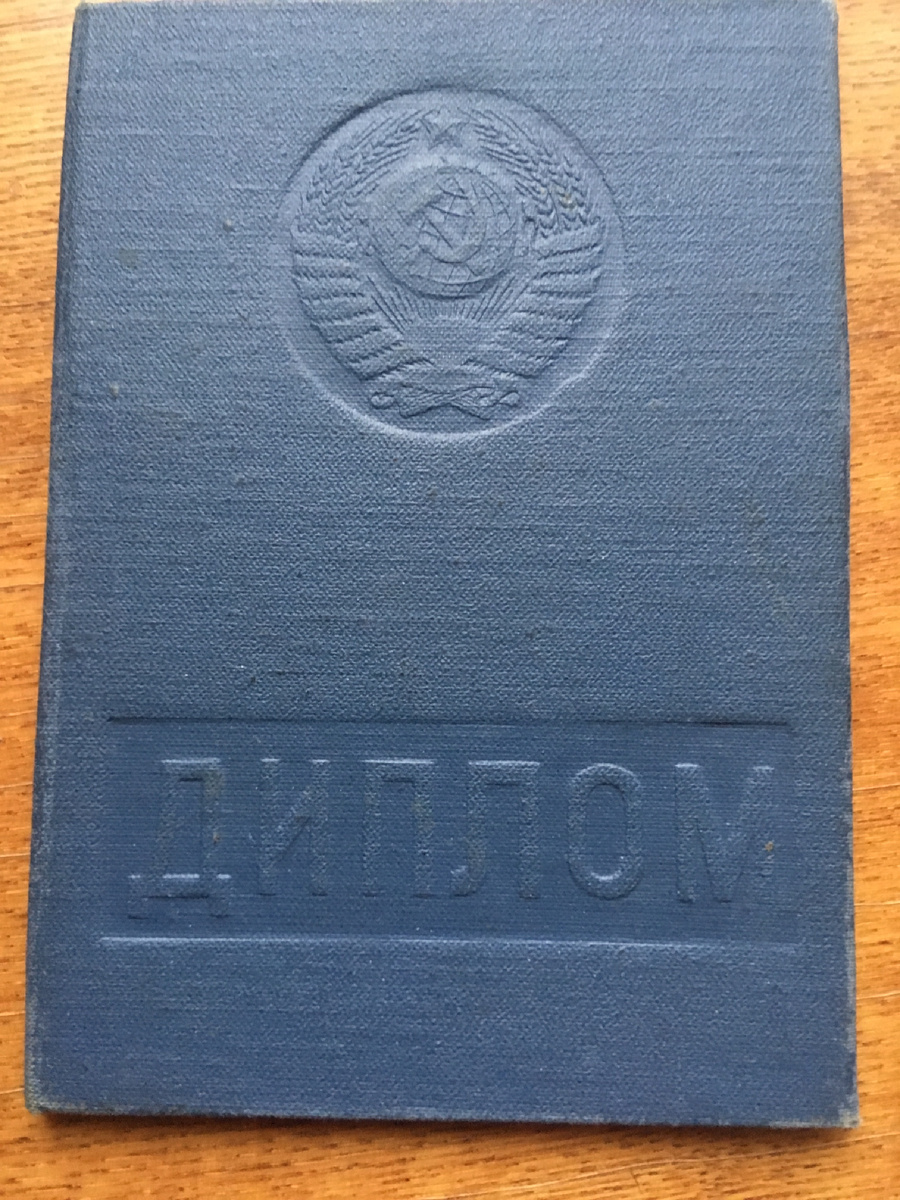 Из 175 абитурьентов  диплом получили только 100, 75 отсеялись по различным причинам