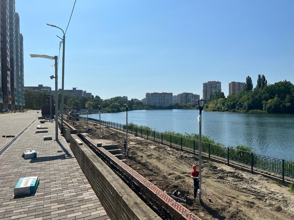 Собственная набережная у озера