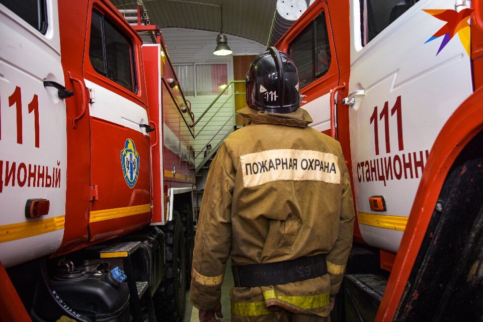     На месте происшествия работали службы экстренного реагирования. Алена МАРТЫНОВА, КП-Новосибирск