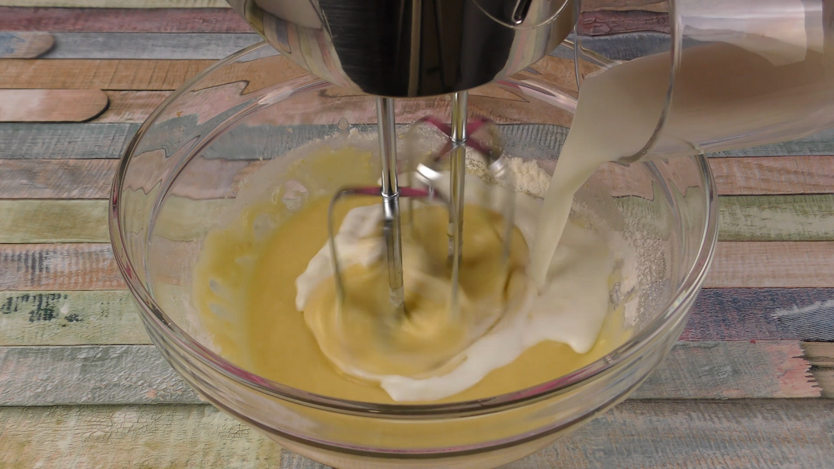 При выпечке тесто превращается в крем. Самый нежный и тающий во рту пирог "Невидимка".