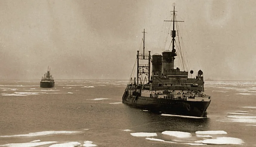 1935, 23 октября - В Ленинграде на стапеле Балтийского судостроительного завода заложен ледокол «Иосиф Сталин» — головной в серии первых линейных ледоколов советской постройки.