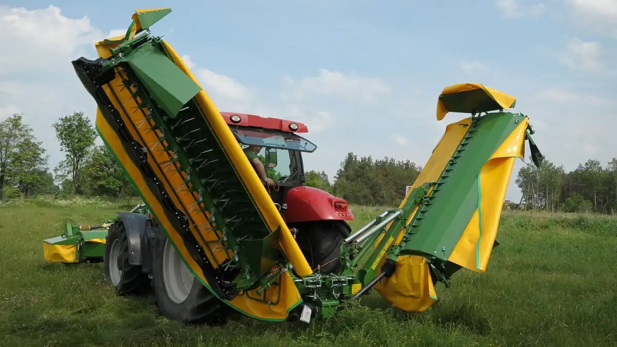 Фото: heustractors.com Линейка машин Pronar для заготовки кормов