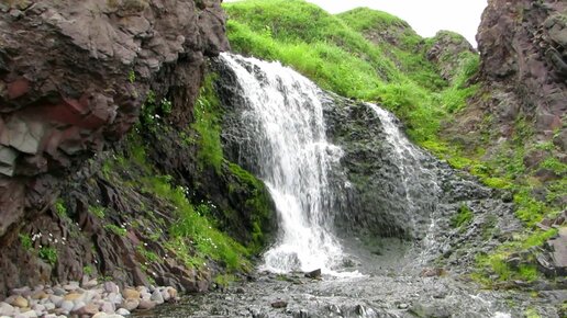 Водопад в бухте Ловушка