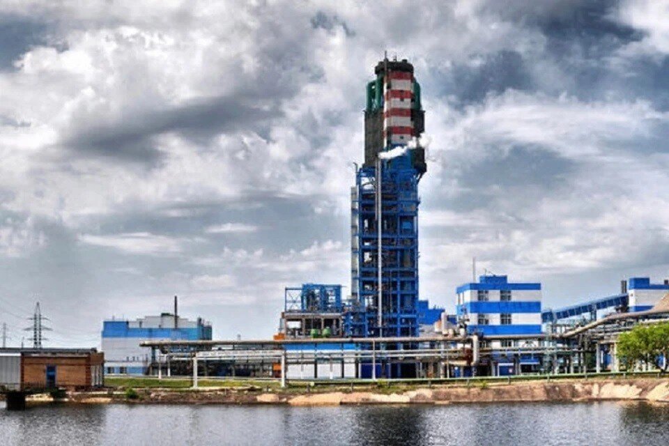     При обстреле завода "Стирол" пострадал человек. Фото: stirol.su