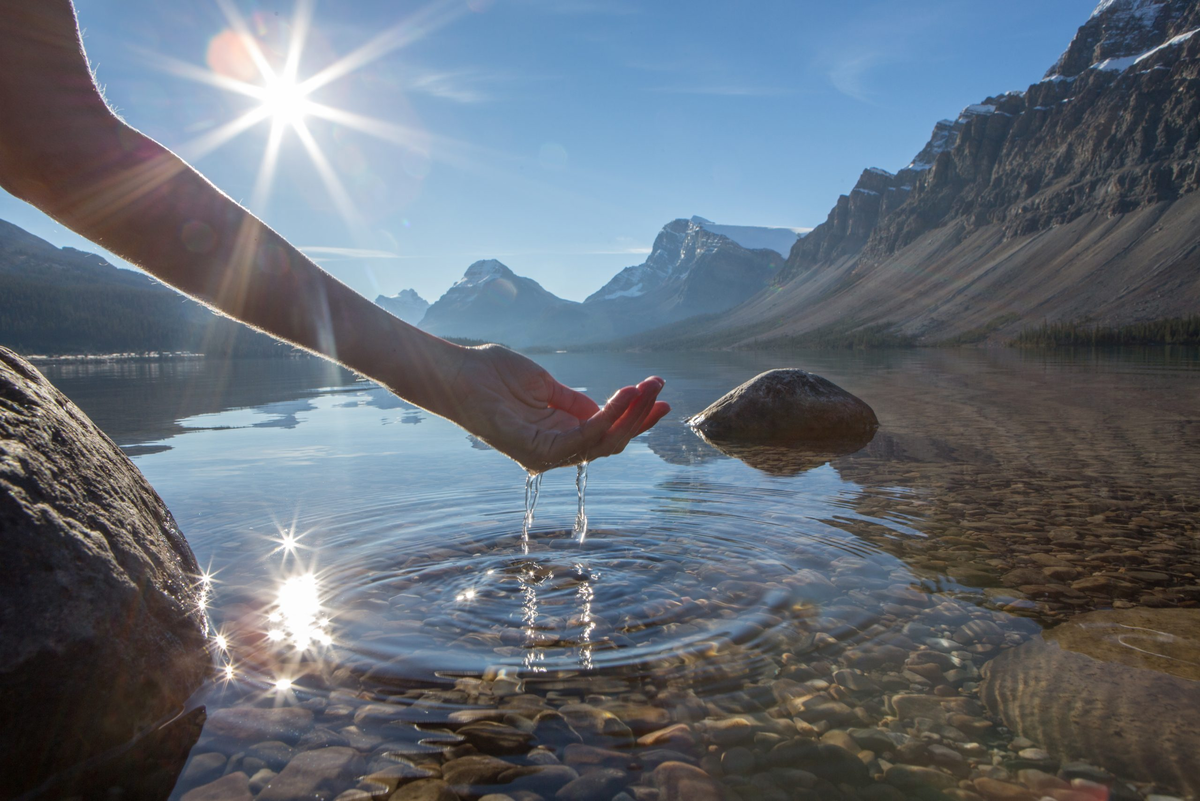 Source of life man. Вода это жизнь. Вода источник жизни. Чистая вода. Вода и человек.