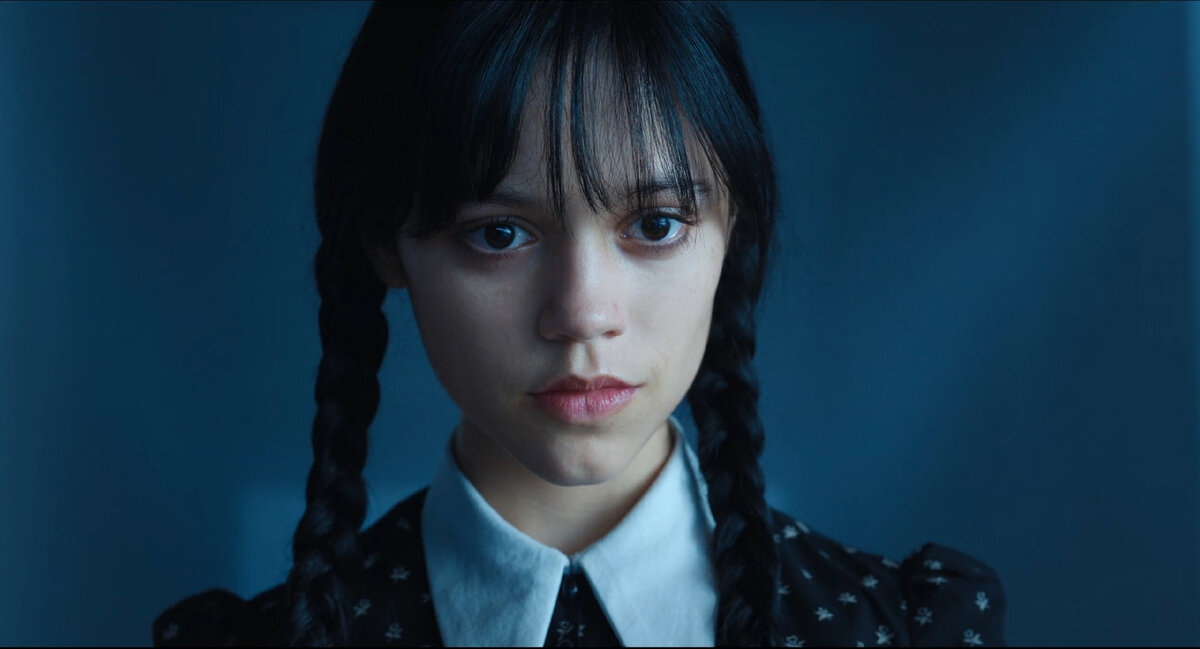 Немигающий взгляд Уэнздей - отличная находка Тима Бёртона для усиления мрачного образа