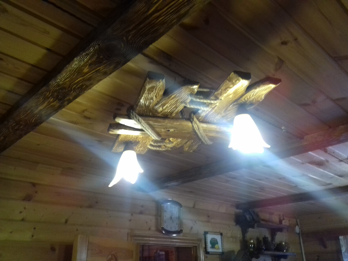 Люстра из дерева