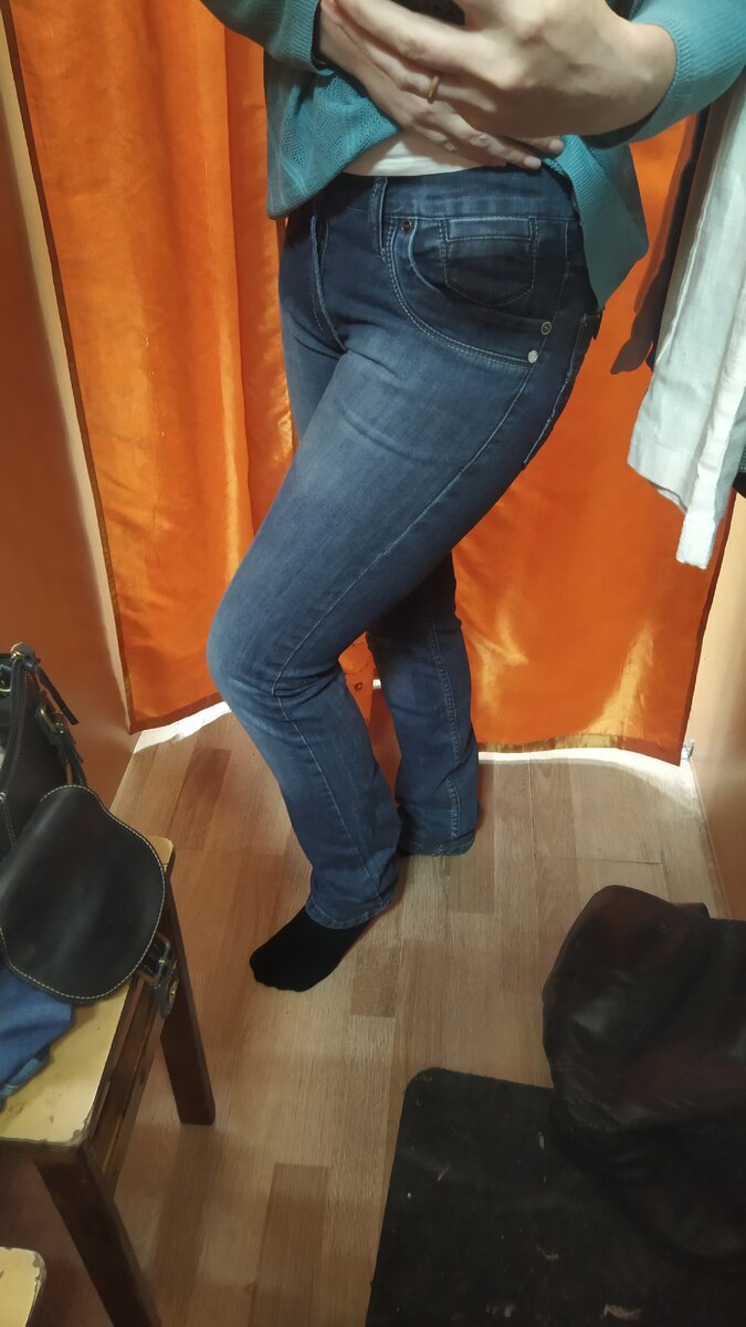 Джинсы Emporio Armani.