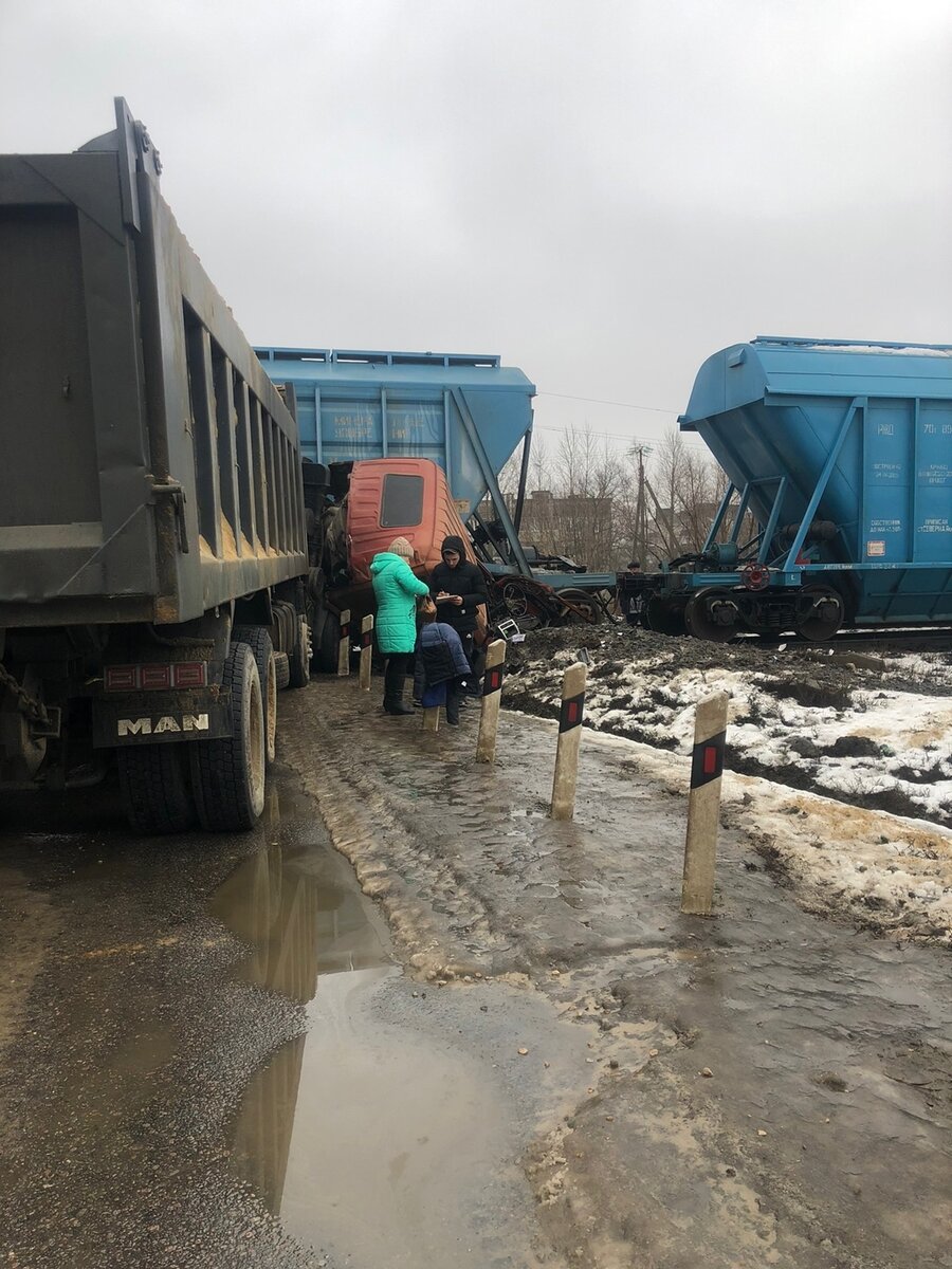 Водителя Камаза не было в кабине в момент ДТП с грузовым поездом в Липецкой  области | Вести Липецк | Дзен