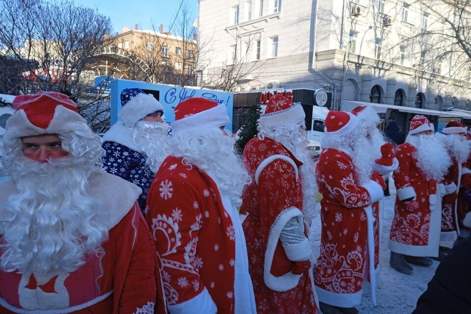    В Новосибирске прошел второй день всероссийского съезда Дедов Морозов. Фото: Библиотека им. Л.Н. Толстого