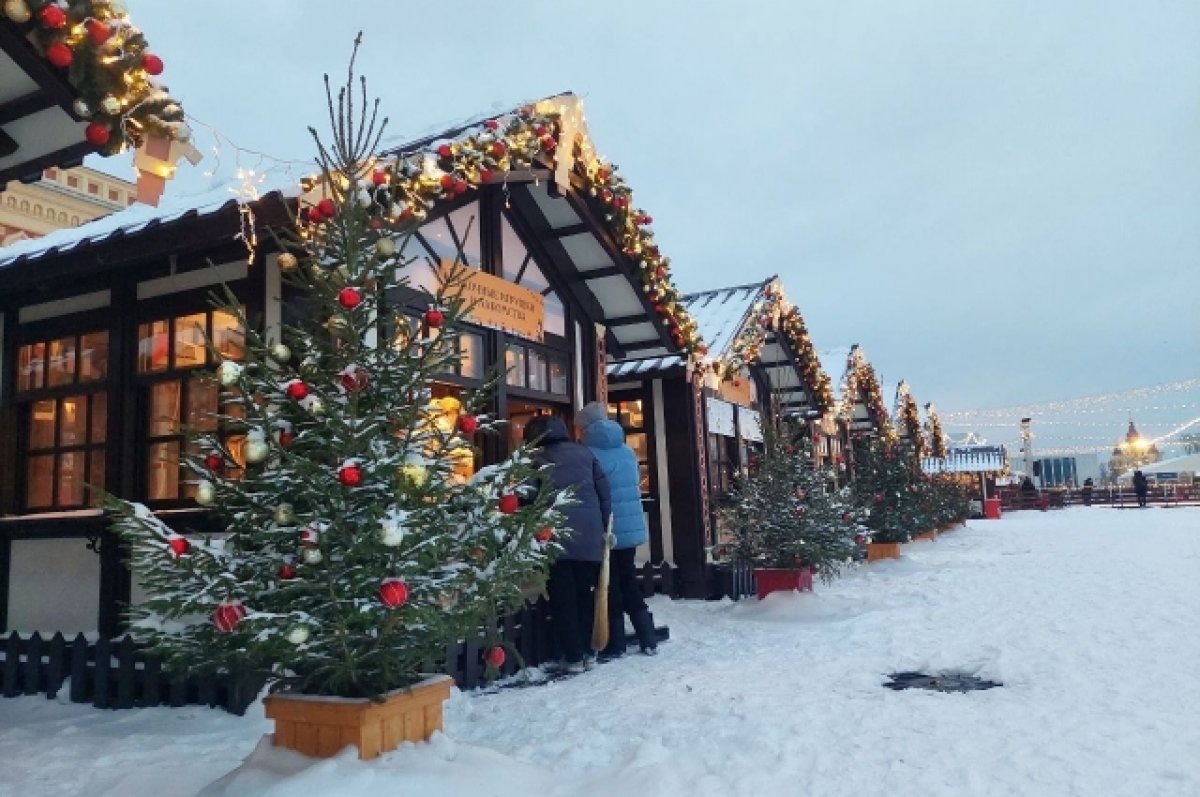    Из-за потепления на Нижегородской ярмарке закрыли каток и горку