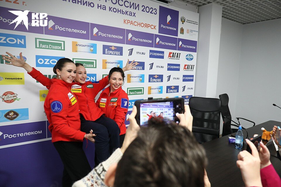     Камила Валиева, Софья Акатьева и Елизавета Туктамышева Мария ЛЕНЦ