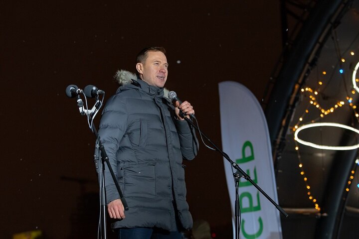    «Надеемся, что самый длинный каток России подарит всем своим посетителям позитивные эмоции и тепло, которое будет согревать суровой сибирской зимой», – сказал на открытии катка Дмитрий Солнцев