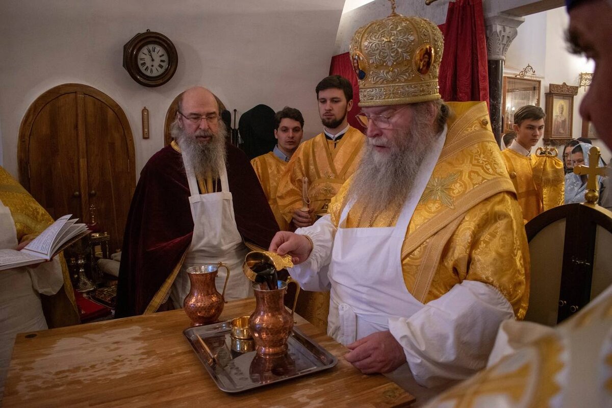 Освящение храма Зачатия св. Иоанна Предтечи в с. Новые Котлицы совершает епископ Муромский Нил, сослужит архимандрит Мелхиседек (Артюхин)