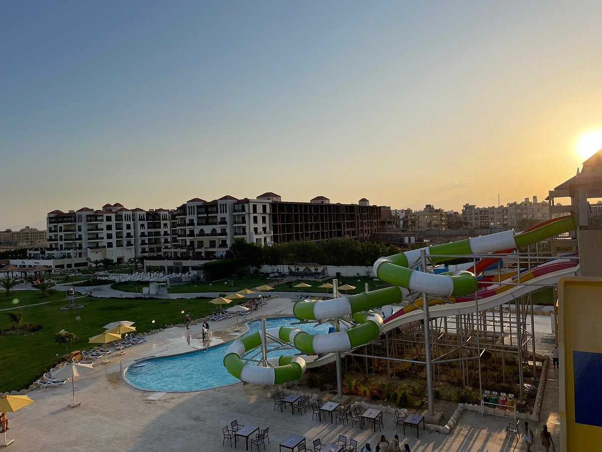 Территория отеля Gravity Hotel & Aquapark