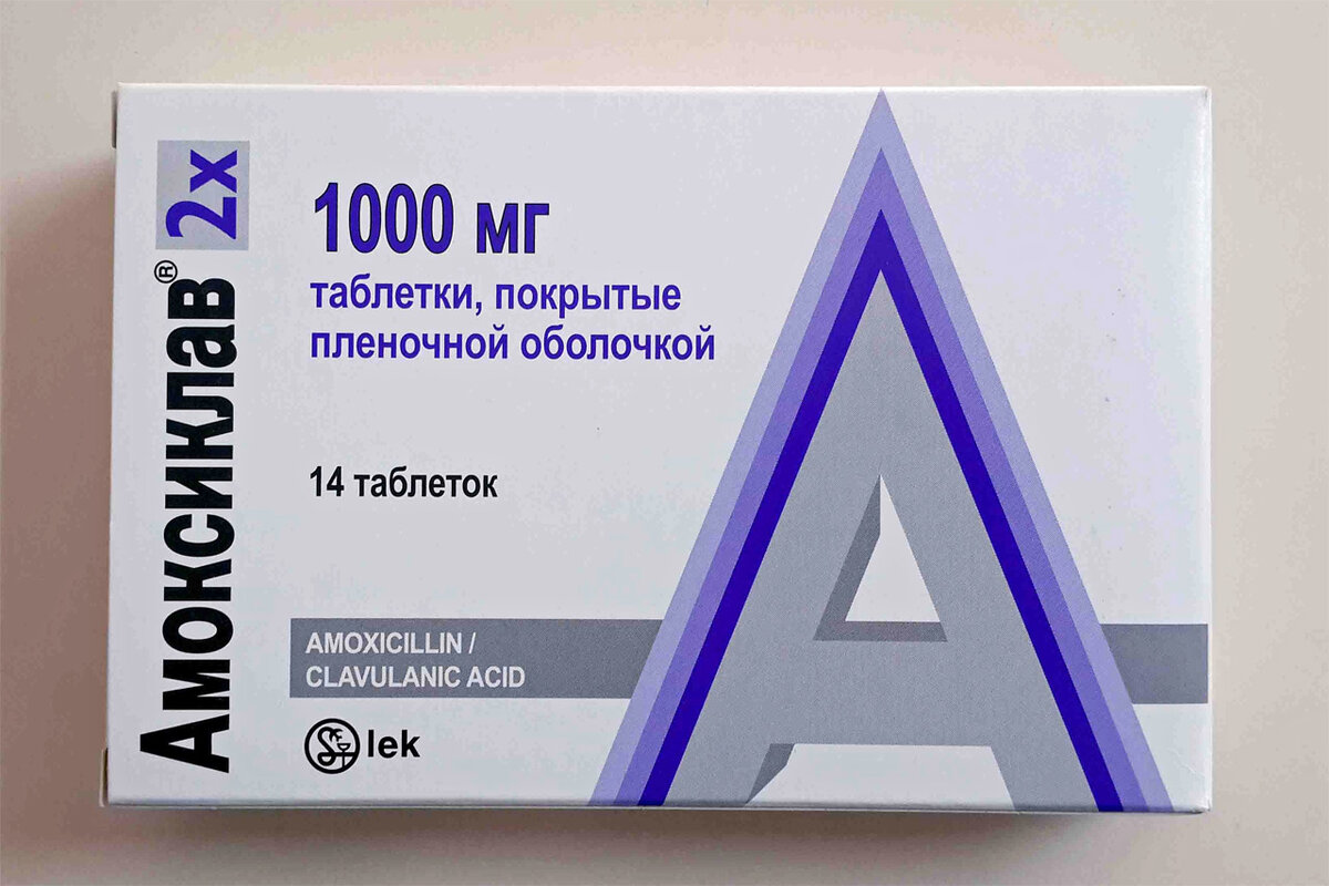     Амоксиклав – комбинированный препарат широкого антибактериального спектра действия. Он сочетает эффективный полусинтетический антибиотик с ингибитором бета-лактамаз, который помимо собственного антибактериального эффекта стимулирует также внутренний антимикробный иммунитет человека