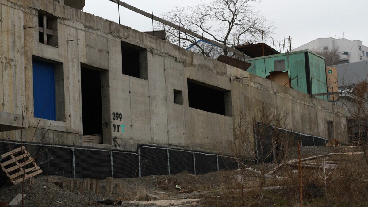     Компания «Монолит» приобрела часть недостроенного в Ростове-на-Дону гостиничного комплекса «Шератон», но воспользоваться им не может, пишут СМИ.