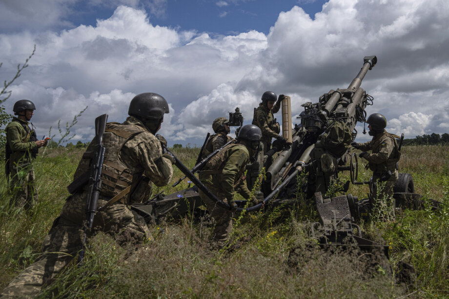 США оказывают активную военную помощь Украине. Фото: Evgeniy Maloletka/AP/TASS