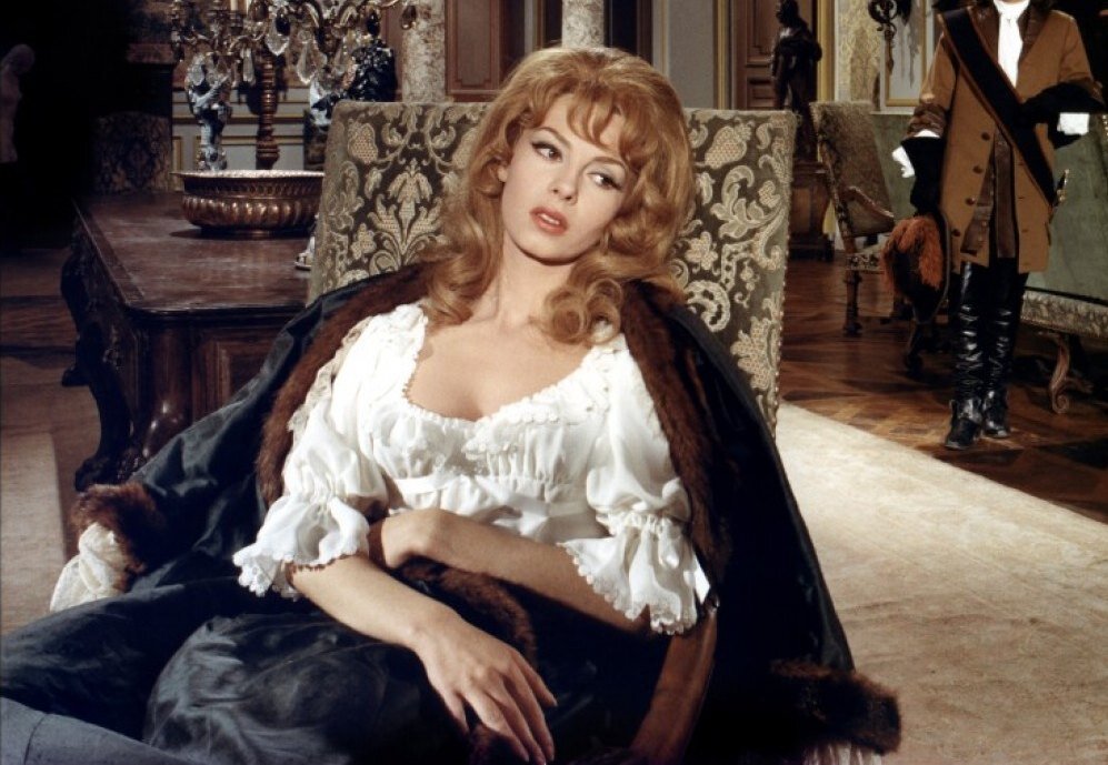     Анжелика, прости: почему Мишель Мерсье живет в нищете и одиночестве