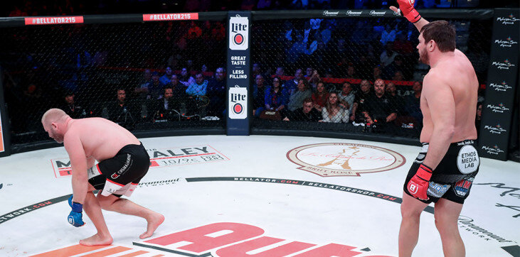 2 секунды назад Митрион нанёс неумышленный удар Харитонову в пах