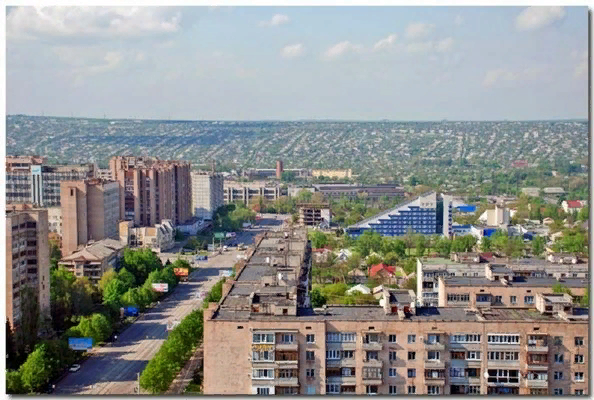 Город Луганск, мой родной город в котором я прожила всю жизнь, точнее 37 лет.  Ссылка на фото -  https://info-portal.com.ua/novosti/obshchestvo/item/1766-naselenie-luganska-sostavlyaet-439-tysyach-chelovek.html 