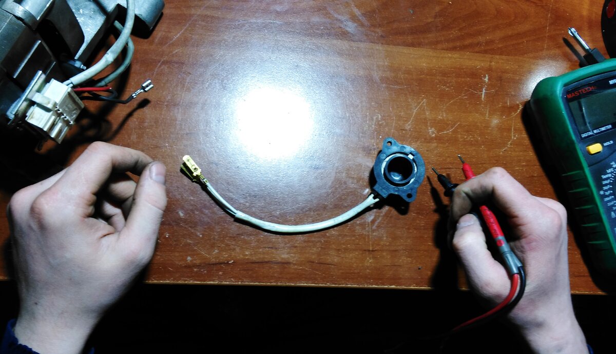 Таходатчик стиральной машины Indesit/Ariston.