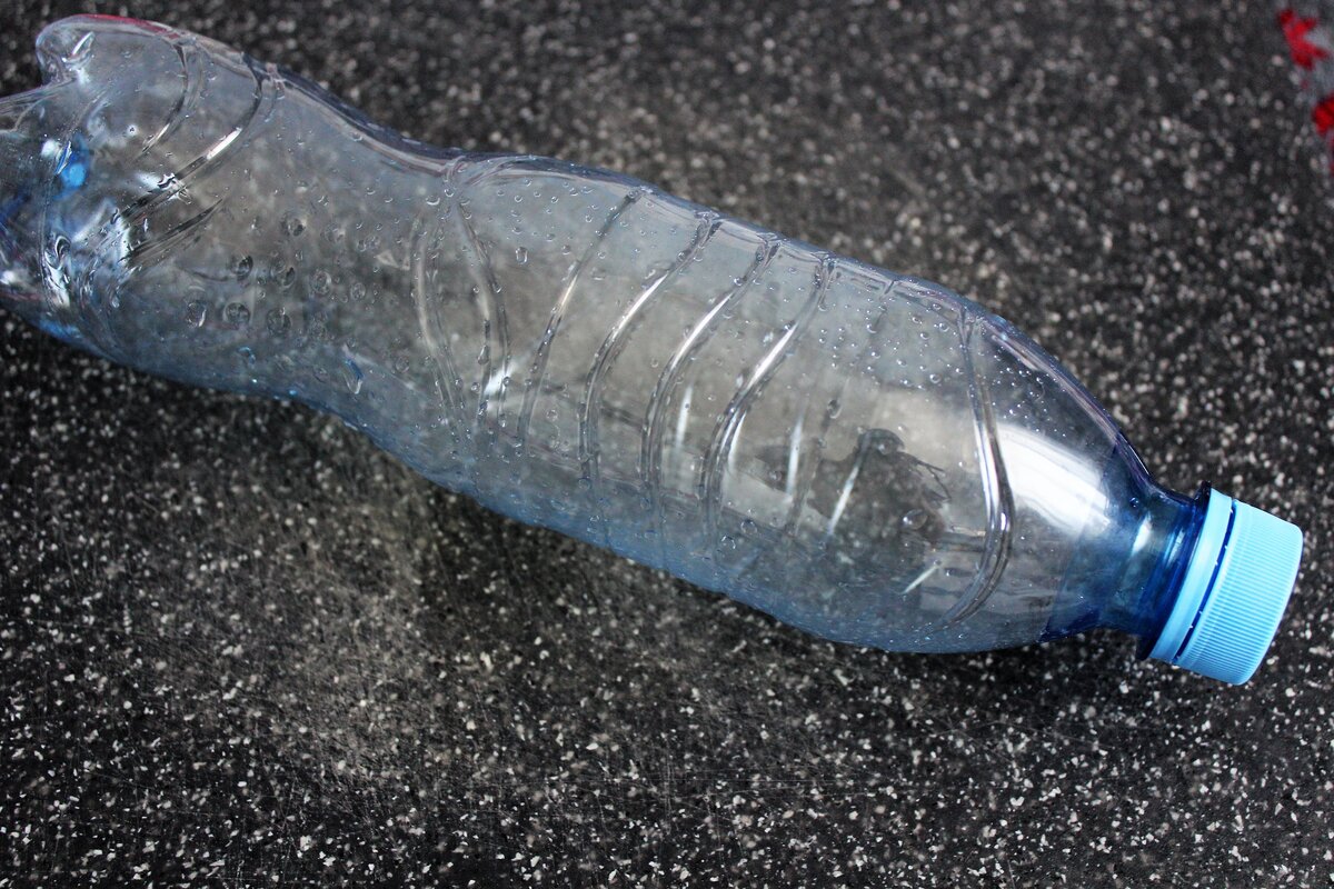 Бутылка пластиковая, маленькая.