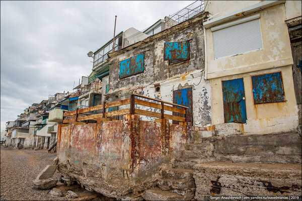 Ни стыда, ни совести: как можно селить туристов в таком убожестве? Знаменитые крымские курятники в Каче