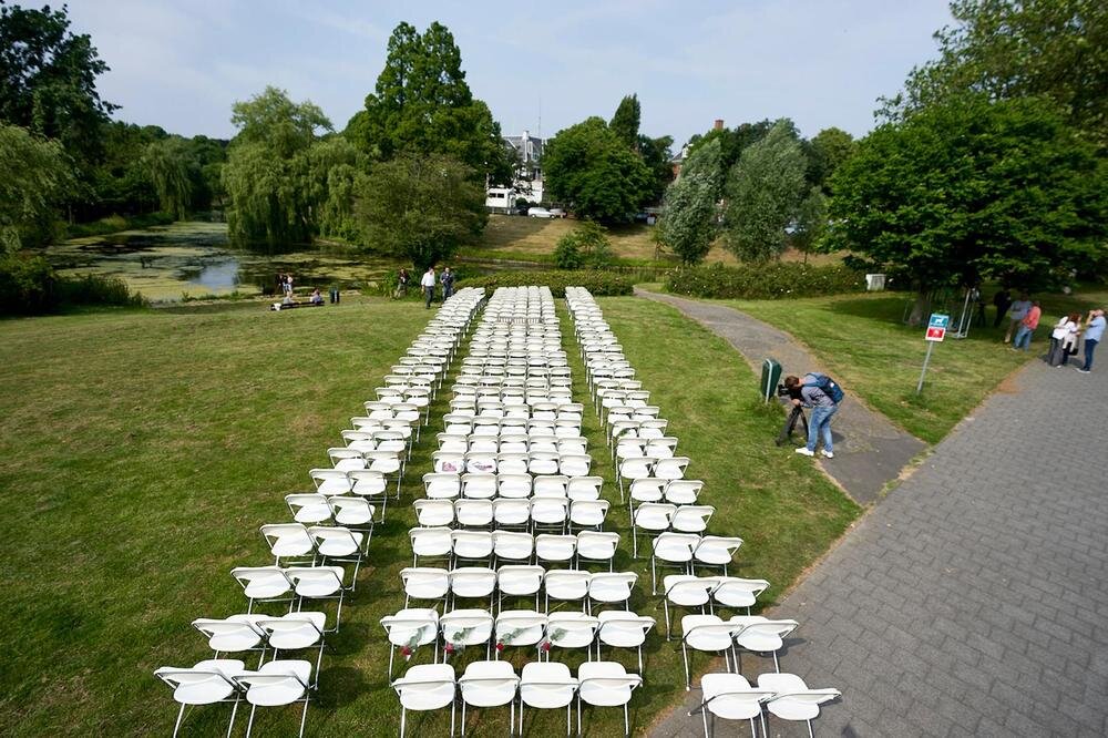 Акция перед зданием российского посольства в Гааге