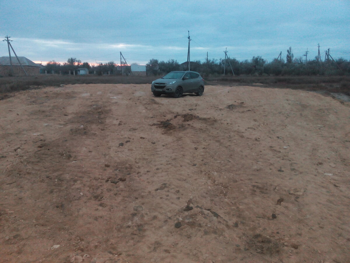 Так выглядел участок после первой подсыпки