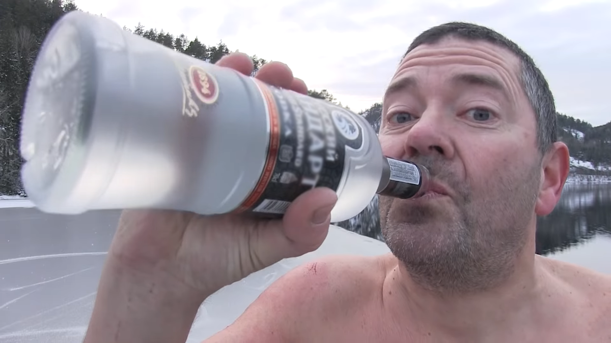 Фото было взято с ютуб канала - apetor. Чрезмерное употребление алкоголя грозит вашему здоровью! 