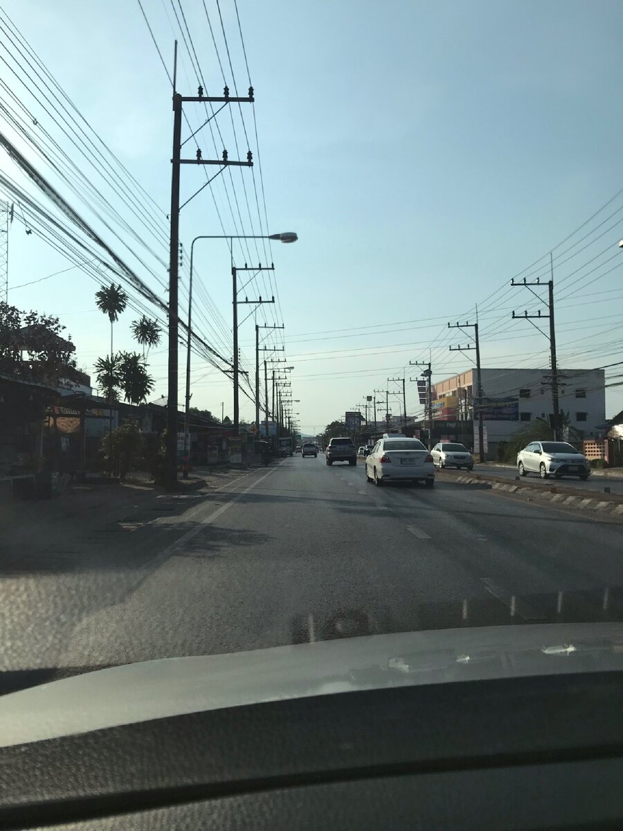 Практически на всех дорогах есть разделитель