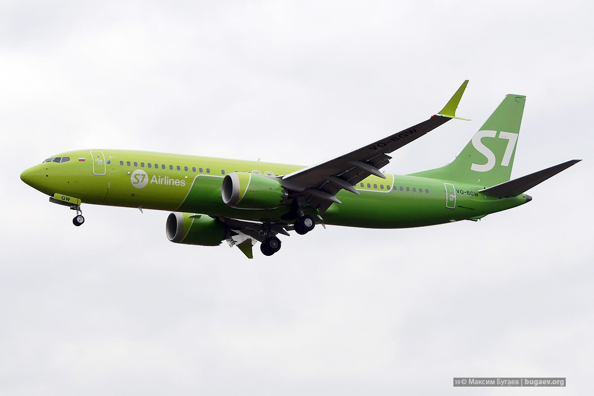 Первый 737-8 MAX в парке S7 (VQ-BGW) заходит на посадку в Новосибирске (13.10.18).