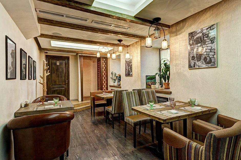 Фото взято с сайта заведения www.cafenatahtari.ru