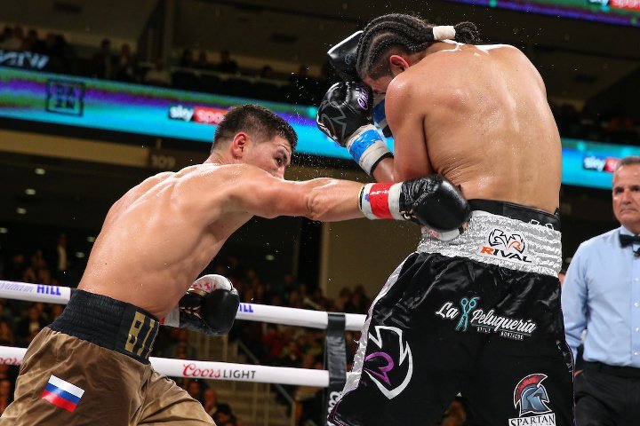 Дмитрий Бивол защитил титул чемпиона мира 