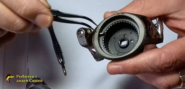 Шток автоматического возврата дужки