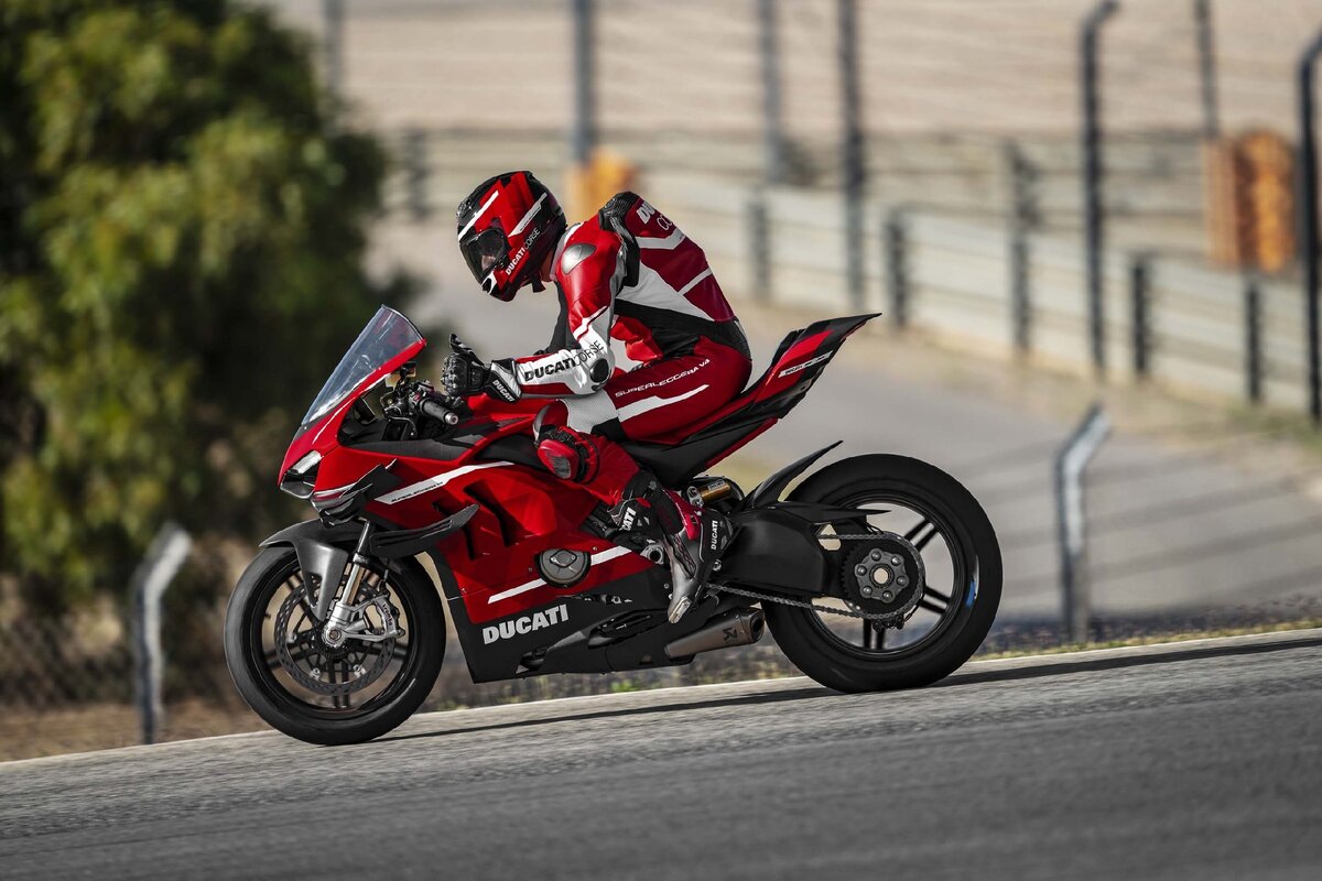 Спортбайк Ducati 2020