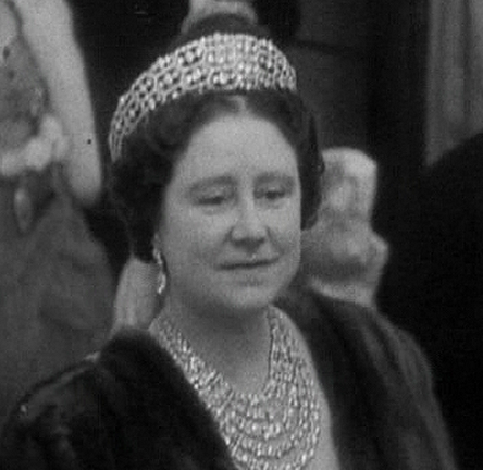 Королева Елизавета в тиаре, 1950. (c) British Pathe video