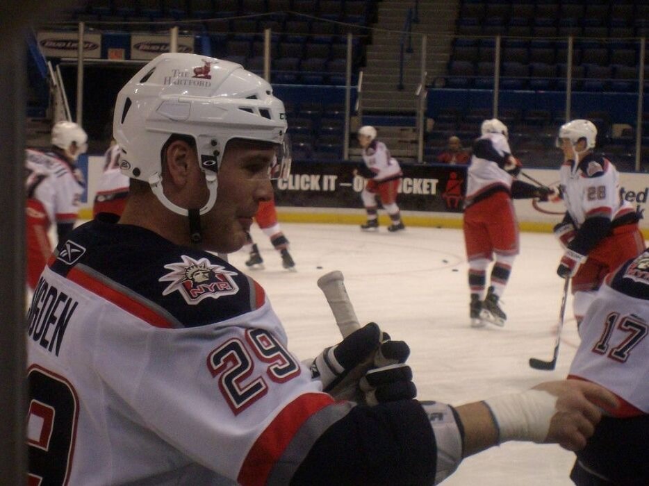 Бывший хоккеист подмосковного «Витязя» раскритиковал менталитет россиян и поделился впечатлениями от выступлений в КХЛ.