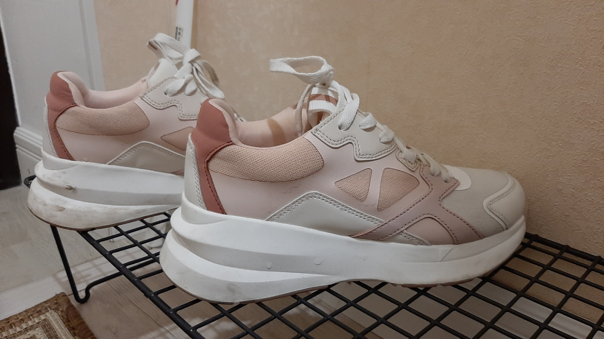 Передний кроссовок после обработки пастой