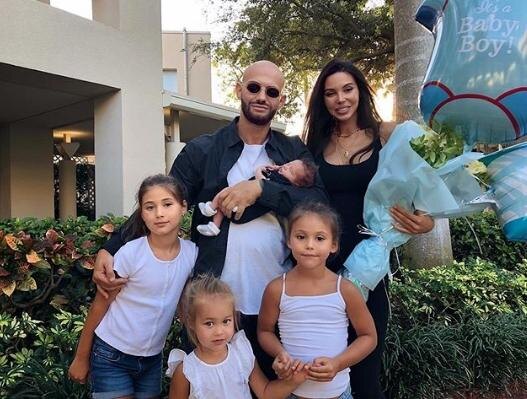 ДЖИГАН И ОКСАНА САМОЙЛОВА С ДЕТЬМИINSTAGRAM.COM/IAMGEEGUN