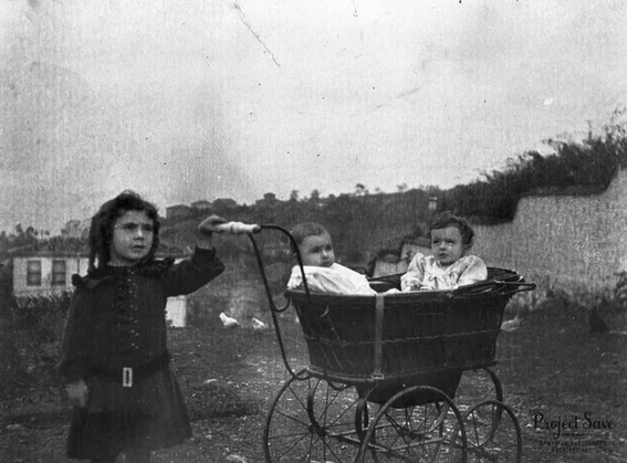 Дети на прогулке. Константинополь, 1911. Фото: projectsave.org