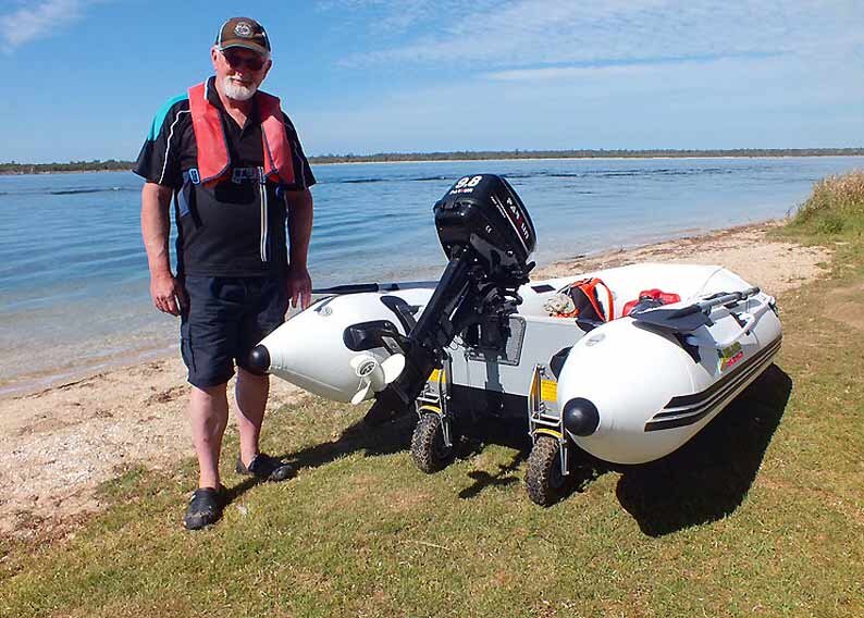 Колеса для лодки Beachmaster рассчитаны на нагрузку до 200 кг и, могут эксплуатироваться с уже установленным на транец подвесным мотором до 15 л.с.
