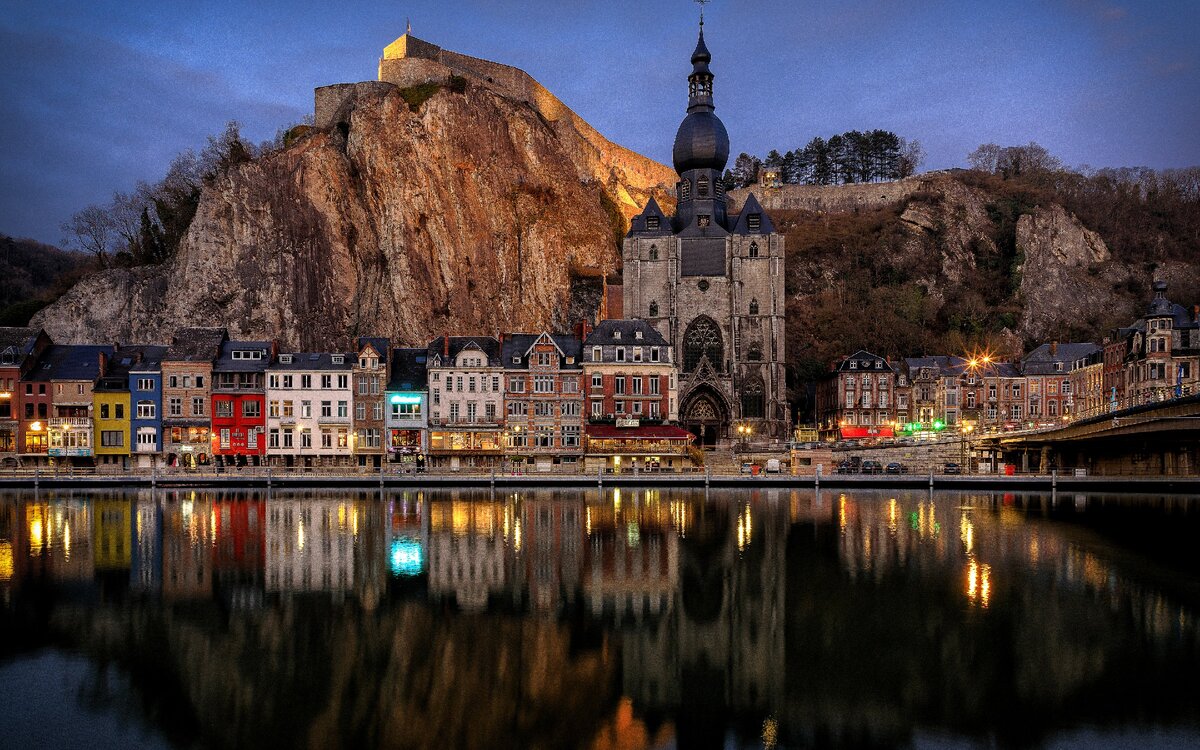 Фотка Цитадели от 1zoom.me - Сверху. Справа мост Шарля де Голля и Церковь Богоматери.