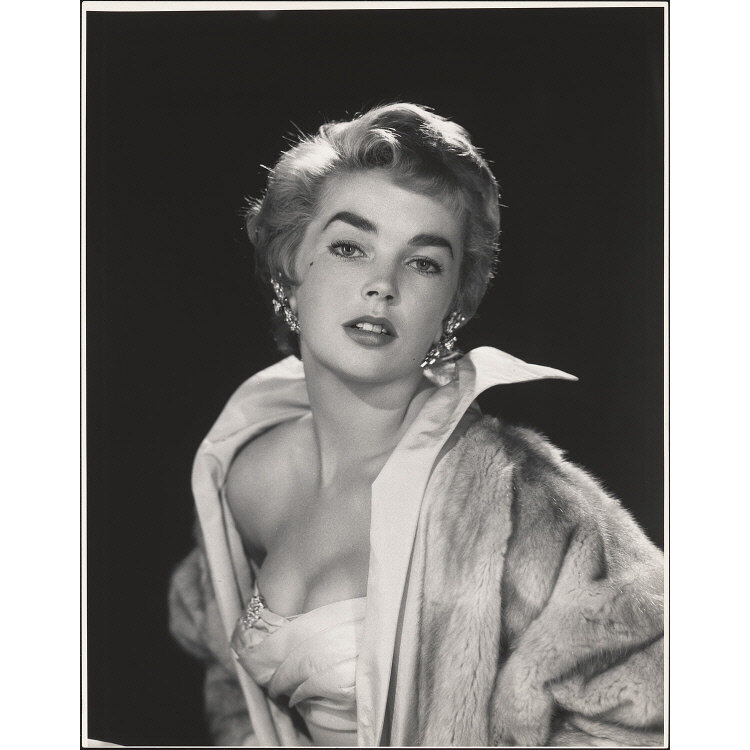                     Виктория Доун Аддамс