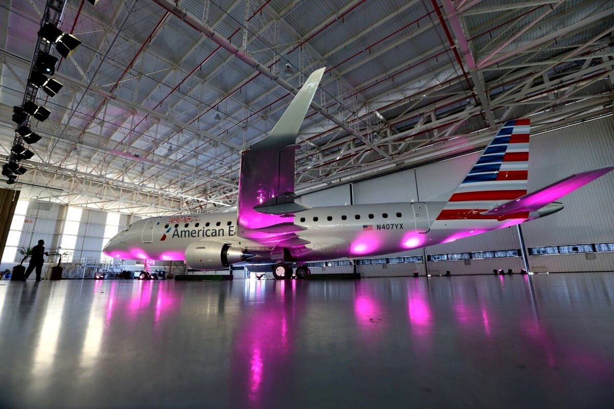 Embraer 175LR в ливрее American Eagle - чуть ли не основная "форма выпуска" бразильских самолётов в последние годы