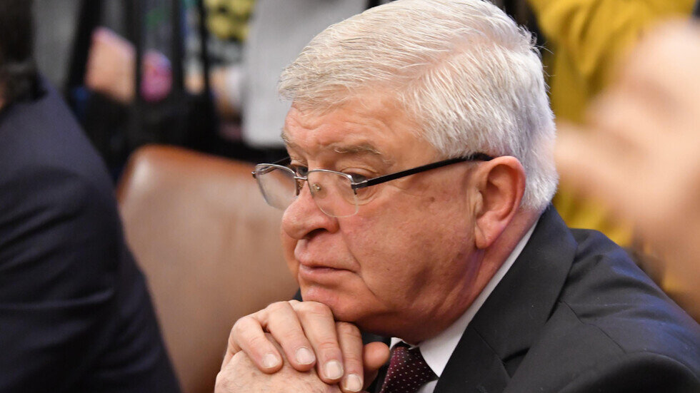 Министр здравоохранения добавил, что у RHI есть инструкции контролировать ночные клубы